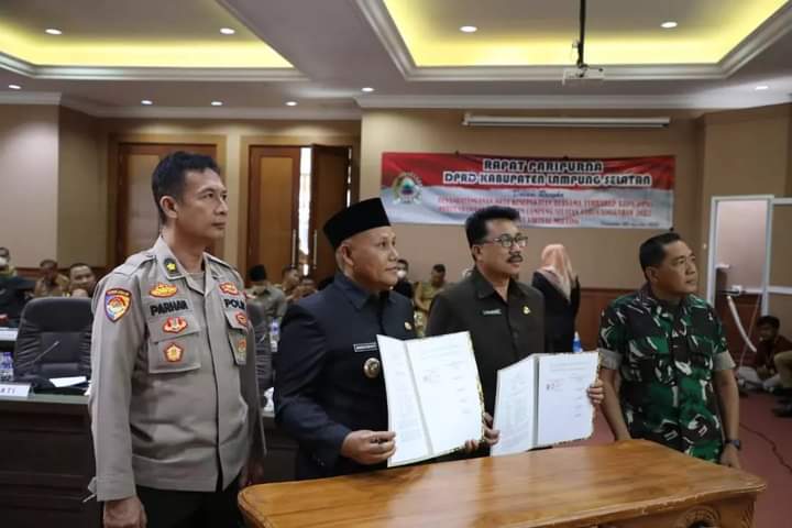 Bupati Dan Pimpinan DPRD Kabupaten Selatan Tandatangani Nota ...